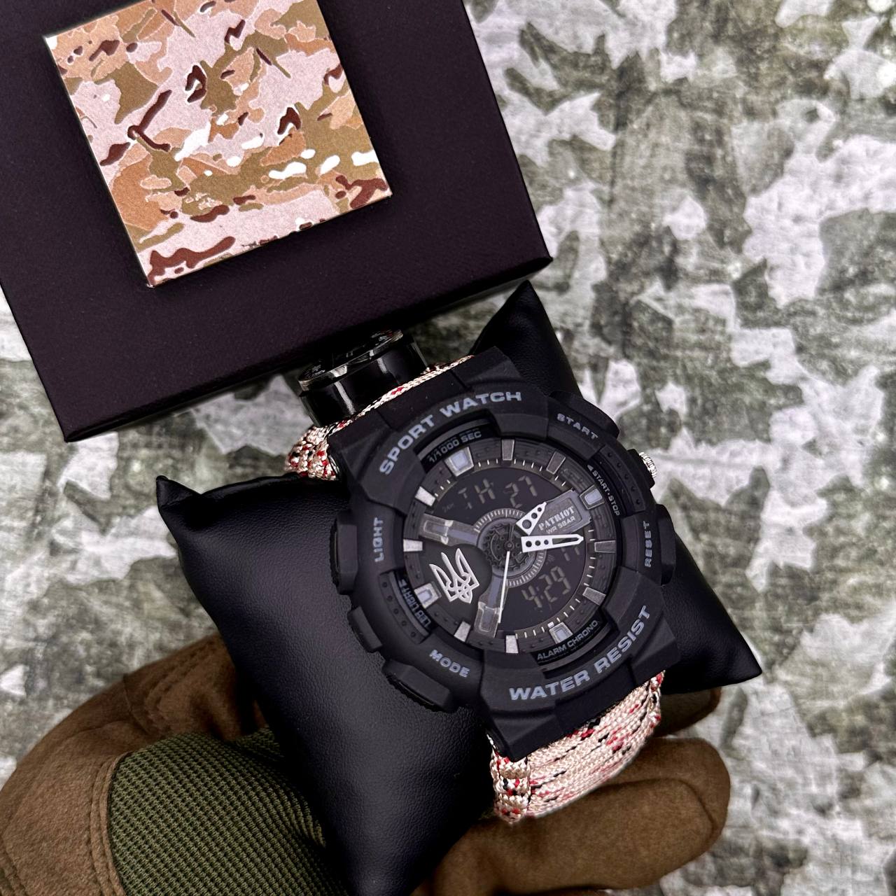 Patriot 005 Тризуб срібло Чорний Паракордовий ремінець Desert Camo + Коробка — изображение 2