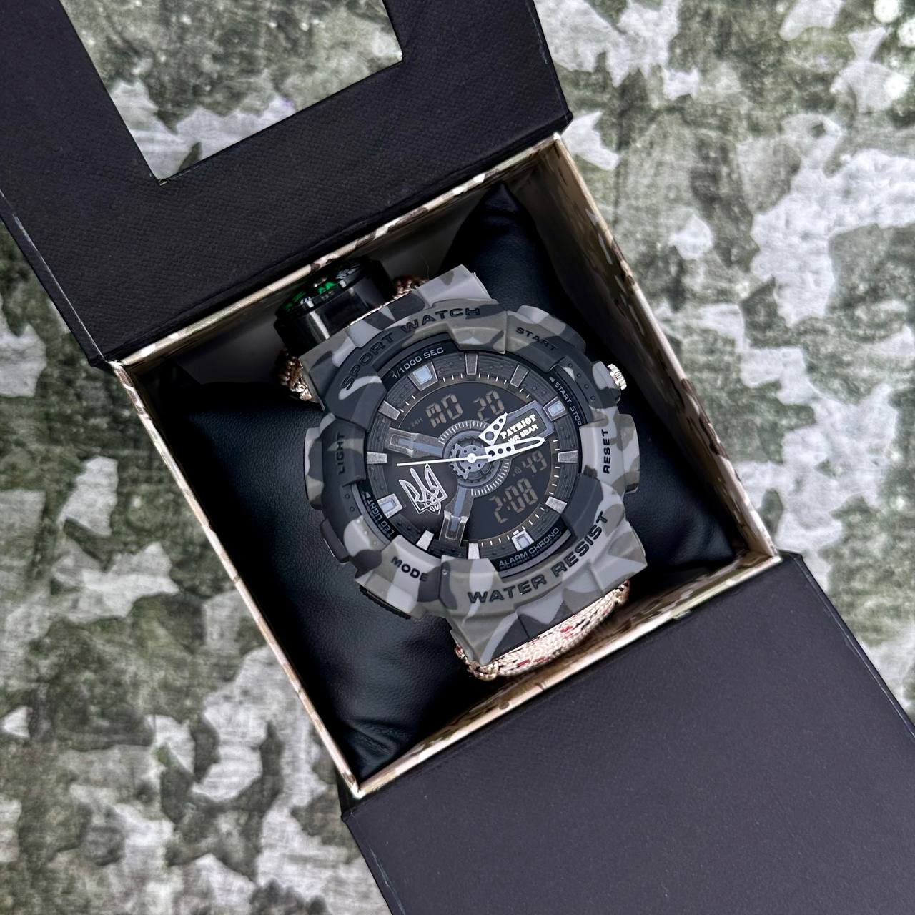 Patriot 005 Тризуб срібло Сірий камуфляж Паракордовий ремінець Desert Camo + Короб — изображение 4