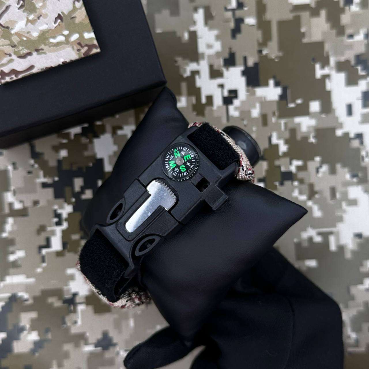 Patriot 005 Тризуб золото Чорний Паракордовий ремінець Desert Camo + Коробка — изображение 5